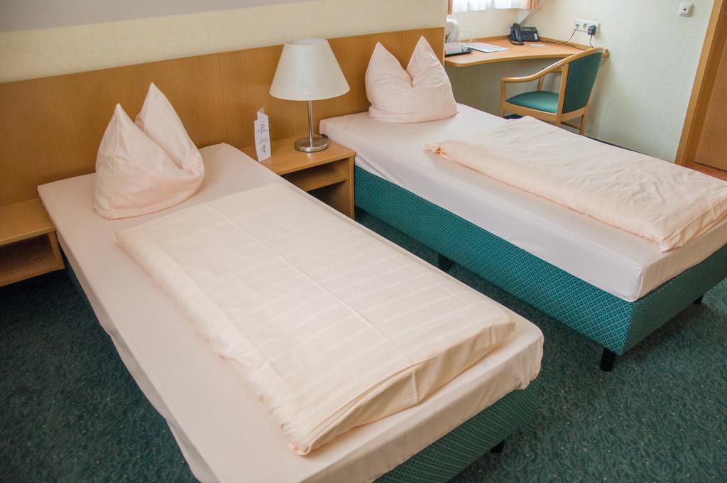 Domizil Alte Post Hotel Puttlingen Room photo