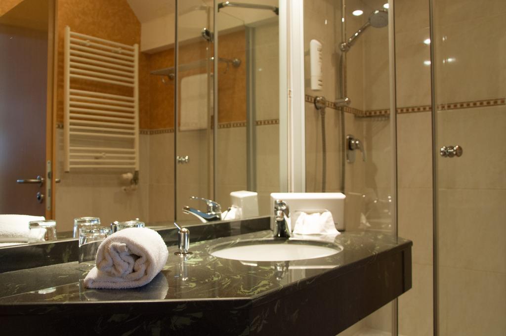 Domizil Alte Post Hotel Puttlingen Room photo